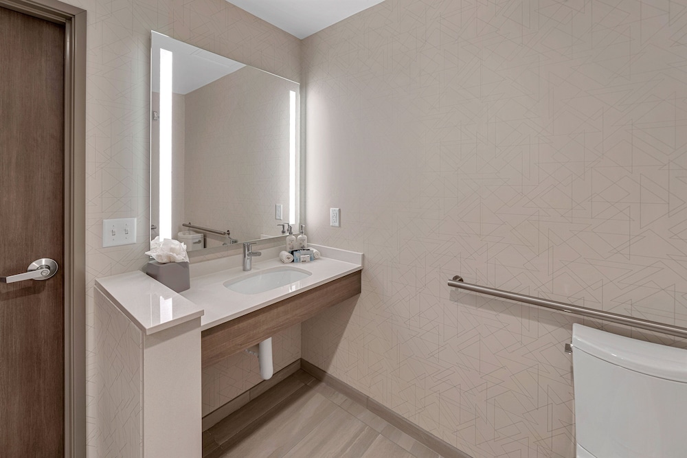 Holiday Inn Express & Suites Fort Walton Beach Eglin Area by IHG - photo 53