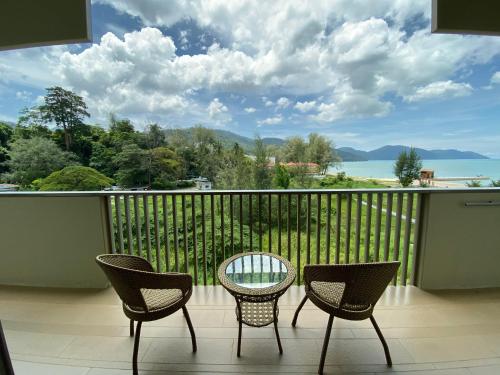 By The Sea@Sunset view and Seaview #32 — 4-Star Luxury Hotel in Batu Feringgi, Malaysia