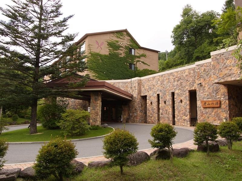 Hotel Harvest Tateshina - carbon neutral hotel in Chino