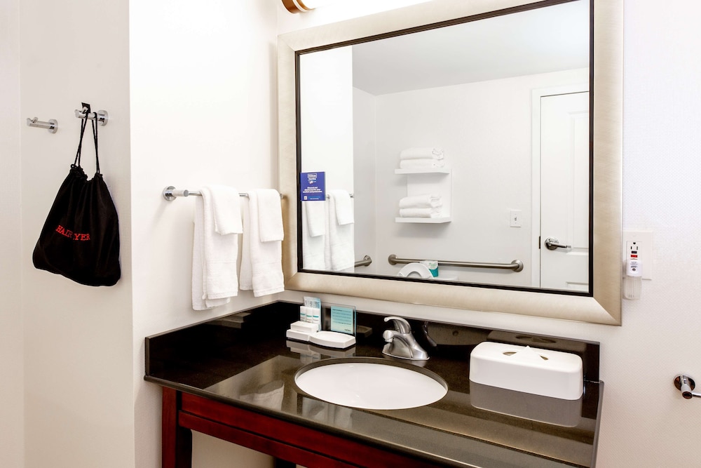 Hampton Inn & Suites Raleigh Cary Lenovo Center - photo 24