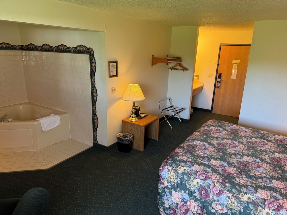 Super 8 by Wyndham Dewitt - photo 11