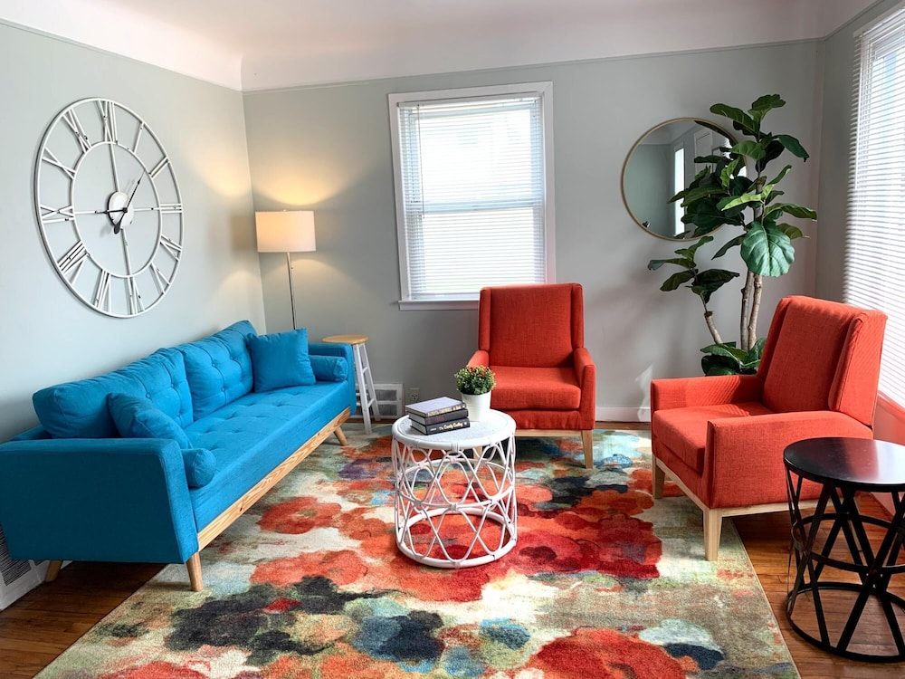 The Modern Stylish Gem Of Pontiac 5 Min To GM — hotel in Pontiac