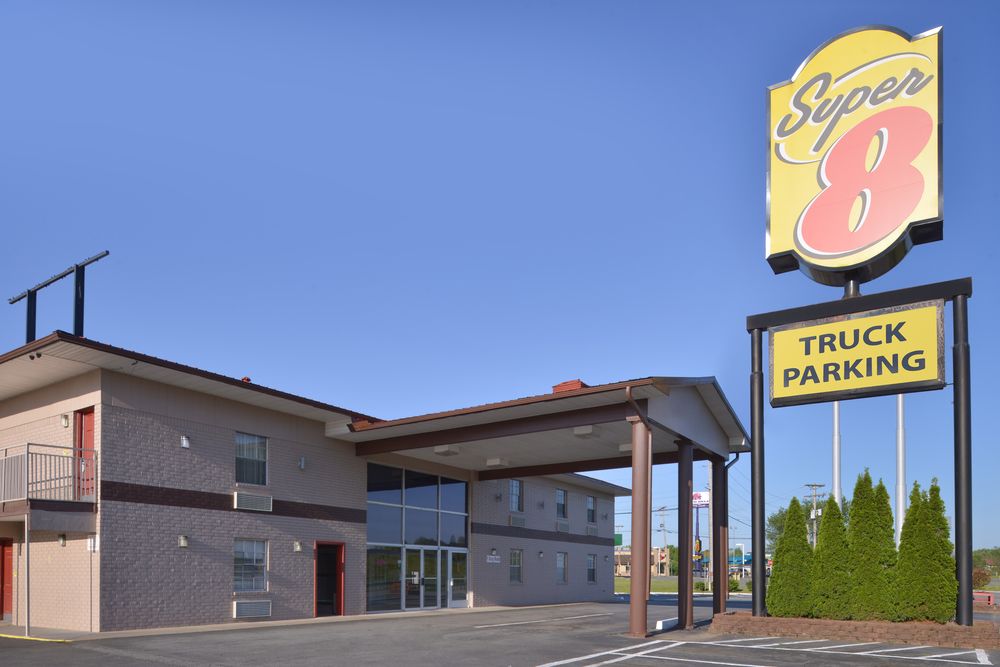 Super 8 by Wyndham Little Rock North Airport - photo 27