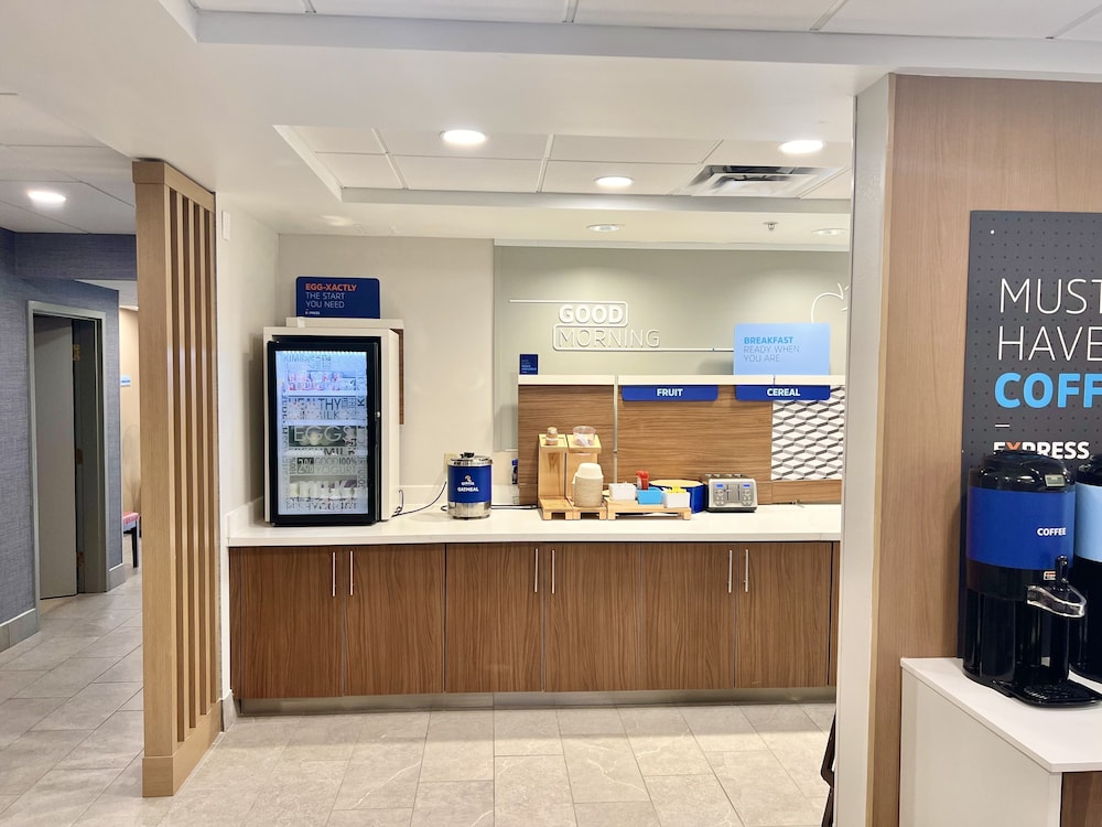 Holiday Inn Express Madison by IHG - photo 33