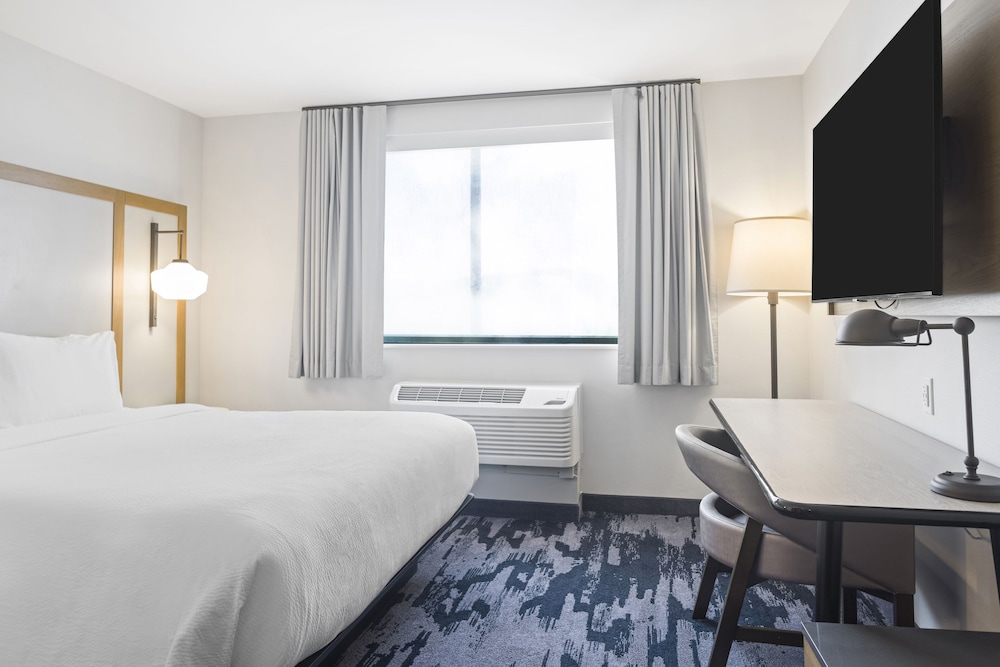 Fairfield Inn & Suites by Marriott San Diego Pacific Beach - photo 11