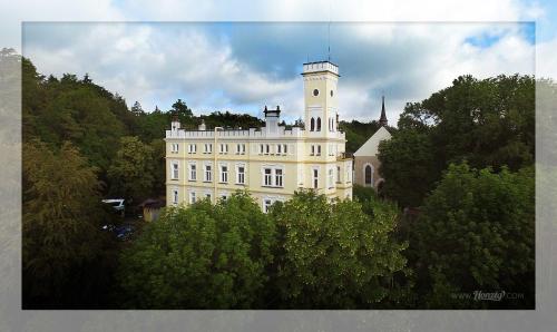 Hotel Štekl Hrubá Skála — hotel in Rovensko Pod Troskami