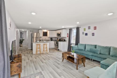 Skip to Saint Charles Local Art Filled Hideaway in New Orleans, United States