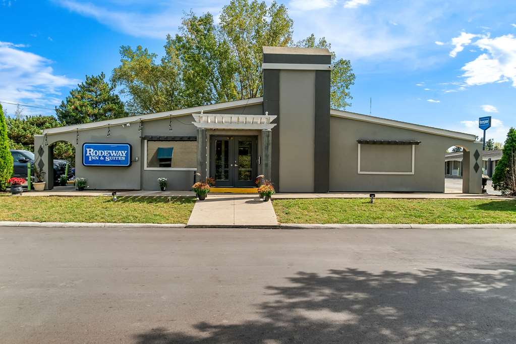 Rodeway Inn & Suites Saginaw I 675 - carbon neutral hotel in Saginaw