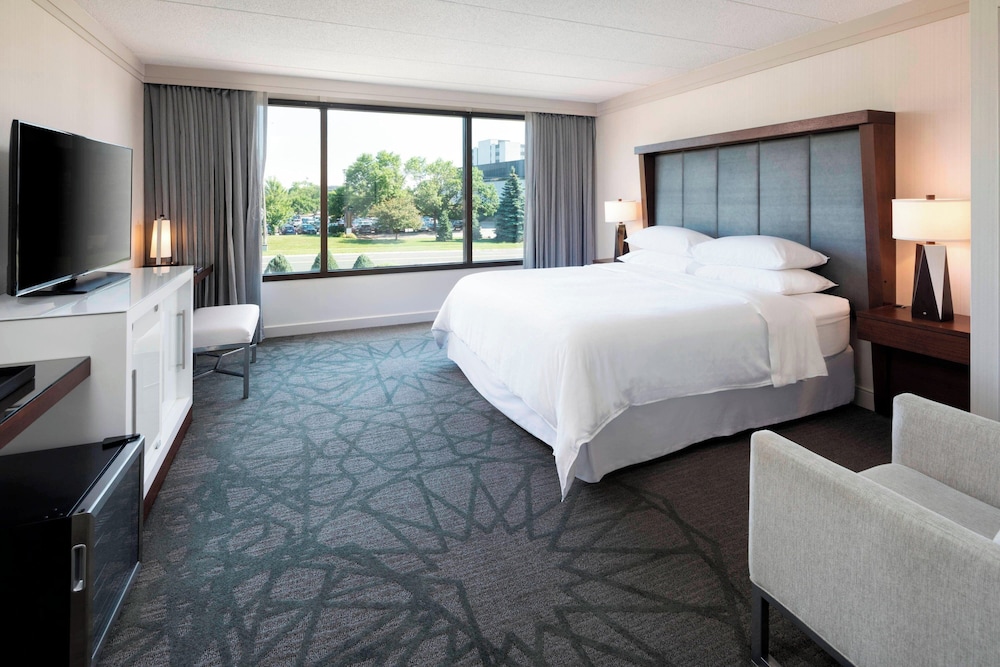 Sheraton Bloomington Hotel - photo 13