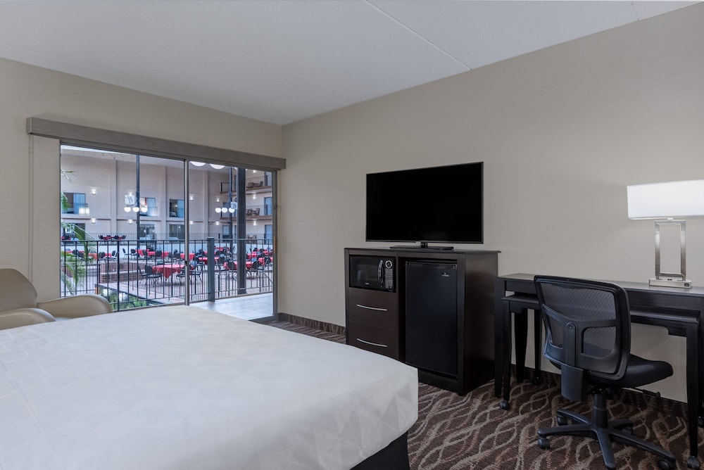 Holiday Inn Des Moines Airport Conf Center by IHG - photo 17