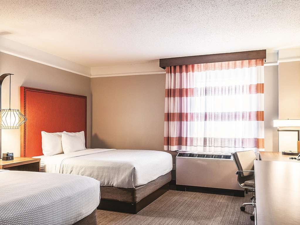 La Quinta Inn & Suites by Wyndham New Orleans Downtown - photo 18