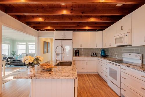 A Little Nauti by Oak Island Accommodations - photo 26
