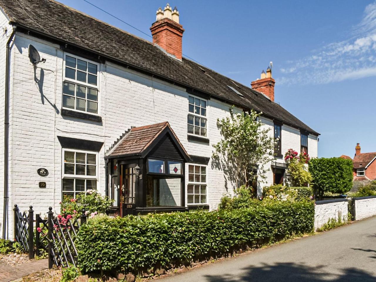 Tansey Cottage — 4-Star Luxury Hotel in Hartlebury, United Kingdom