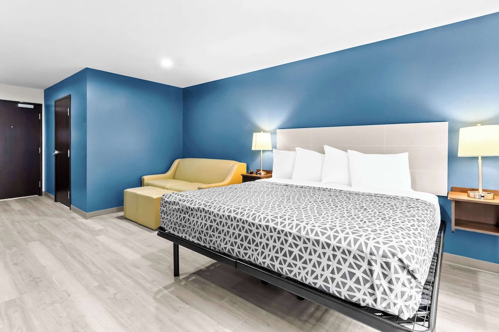 WoodSpring Suites South Houston Hobby - photo 9