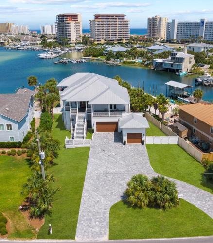 Baywatch - carbon neutral hotel in Destin