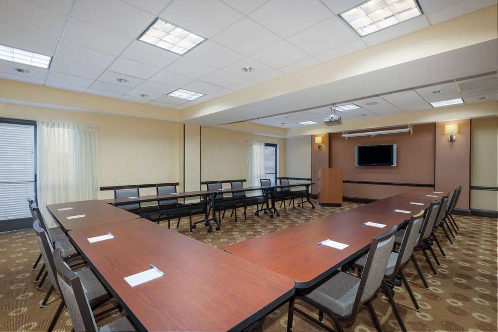Wyndham Garden Kansas City Airport - photo 34