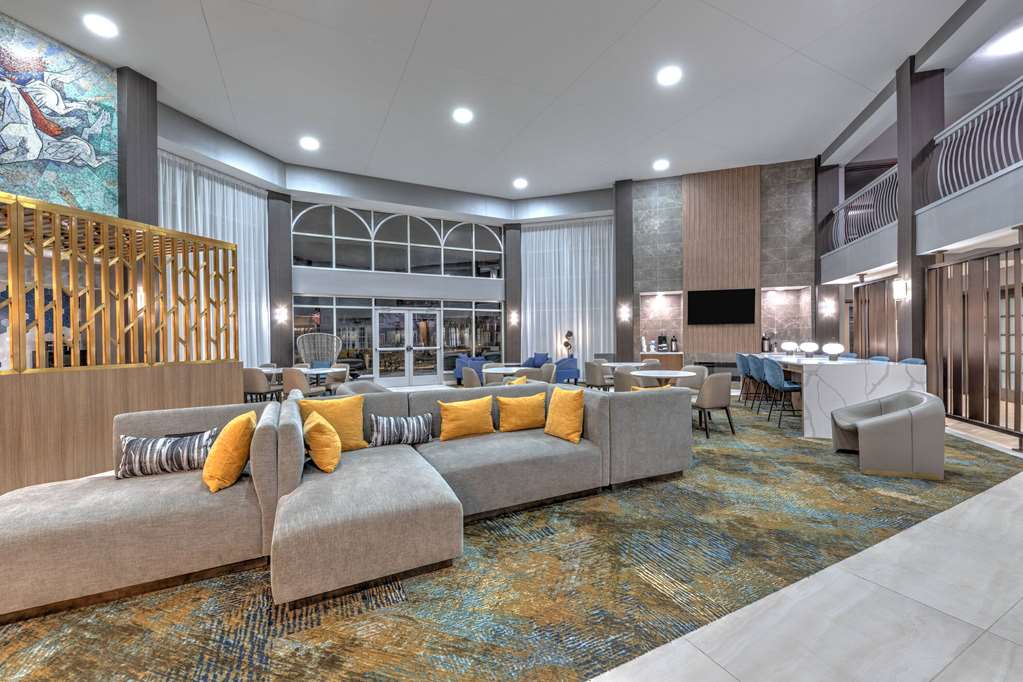 La Quinta Inn & Suites by Wyndham Dallas DFW Airport North - photo 9