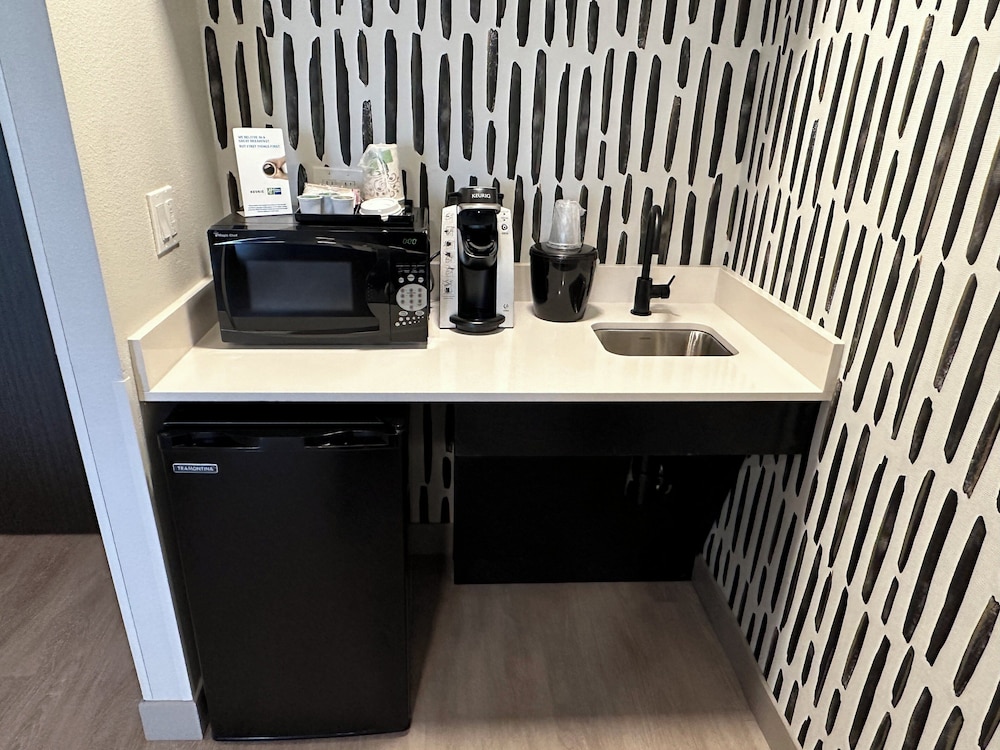 Atwell Suites Austin Airport by IHG - photo 37