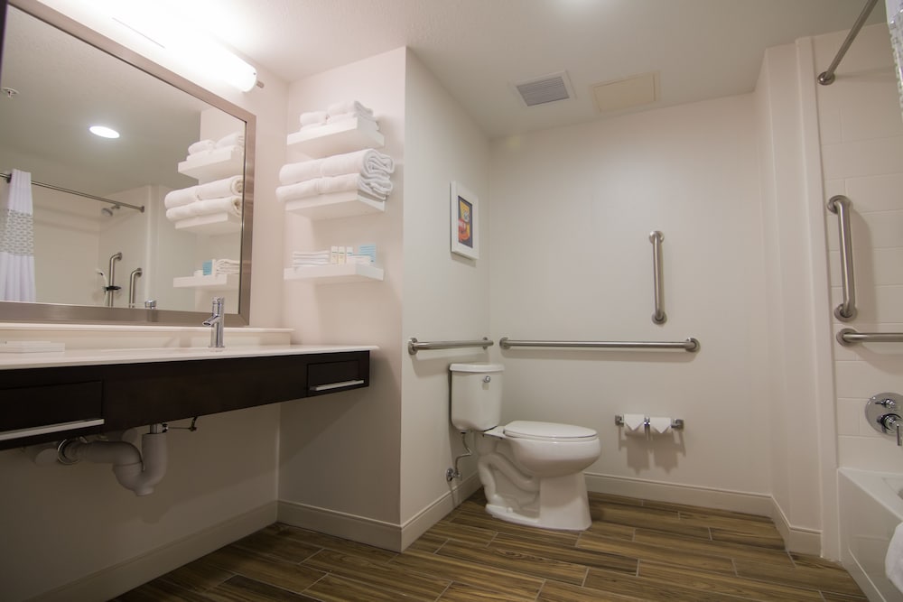 Hampton Inn & Suites Tulsa Downtown - photo 19