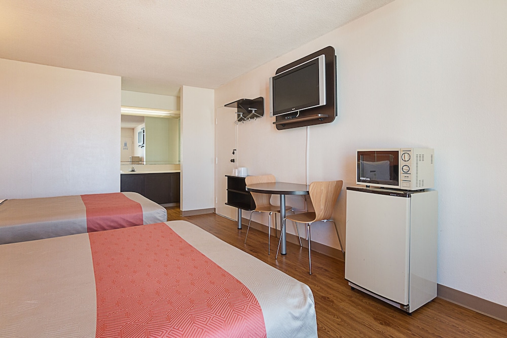 Motel 6 Newnan GA - photo 9