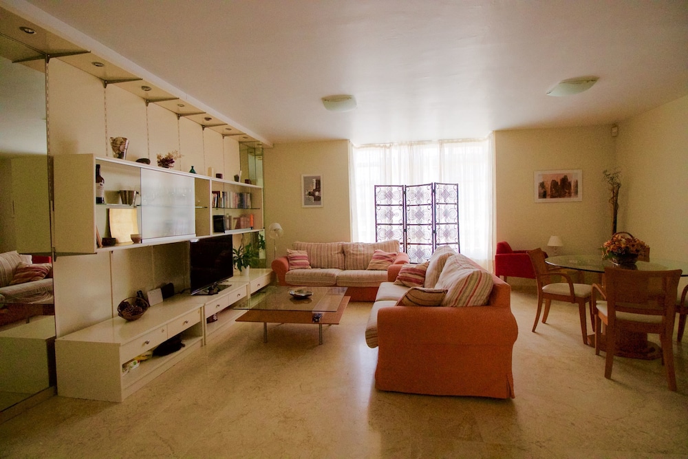 Lightbooking Feeling home Telde — 4-Star Luxury Hotel in Telde, Spain