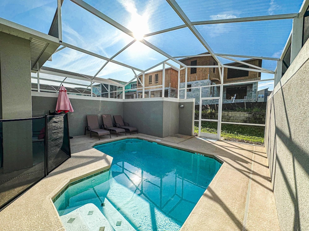 5BR Stylish Championsgatetownhome w Private Pool - photo 3