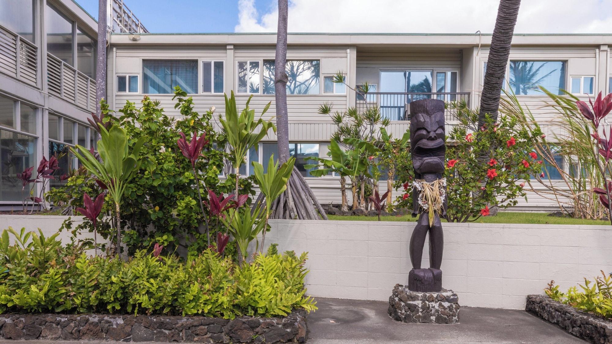 Maui Beach Hotel - photo 23