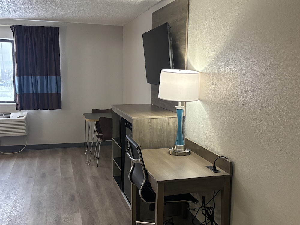 Super 8 by Wyndham Hammond North - photo 35