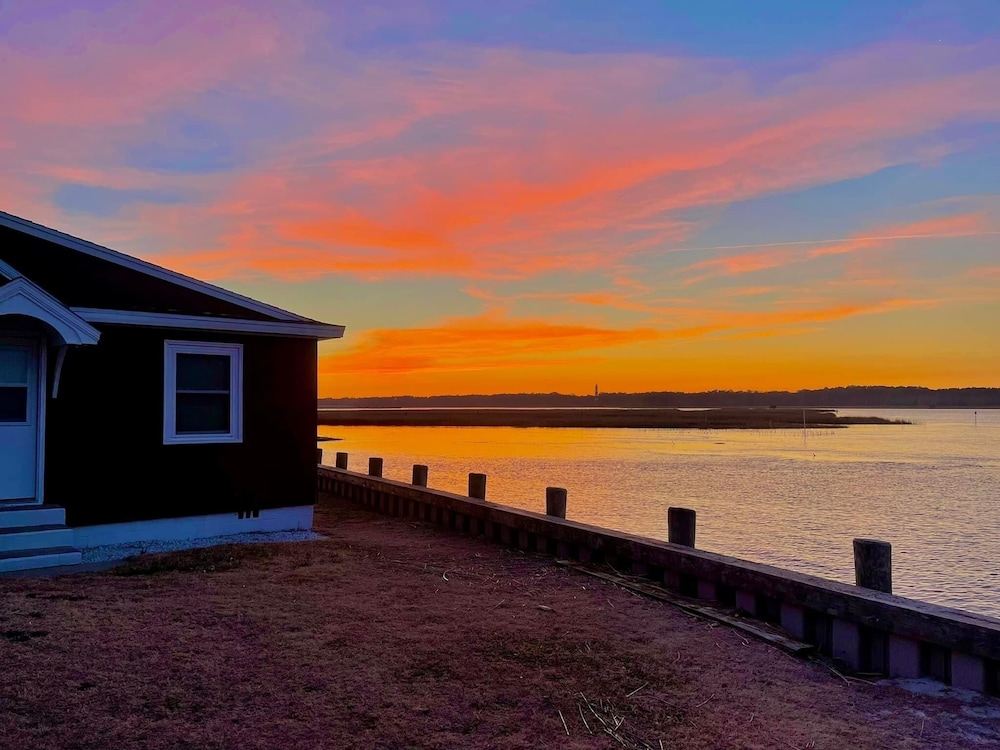 Snug Harbor Marina and Hotel - photo 27