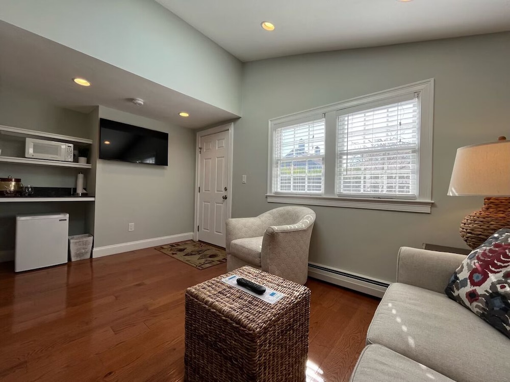 Beach Breeze Inn - photo 39