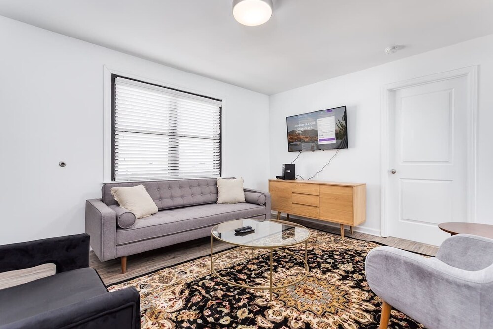 8 BRs Comprised of 4 2BR Suites by Domio in Nashville, United States