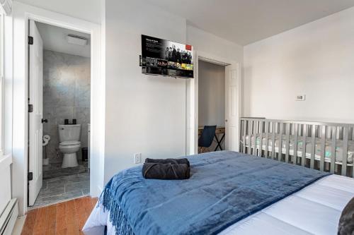 The Modern Retreat 4BR 2BA Near NYC and Airport — 4-Star Luxury Hotel in Bayonne, United States