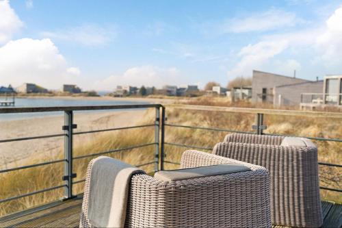 Super VIP Waterfront Villa 4p Direct bij het Strand & Waterzicht Villa 41 — 4-Star Luxury Hotel in Ouddorp, Netherlands