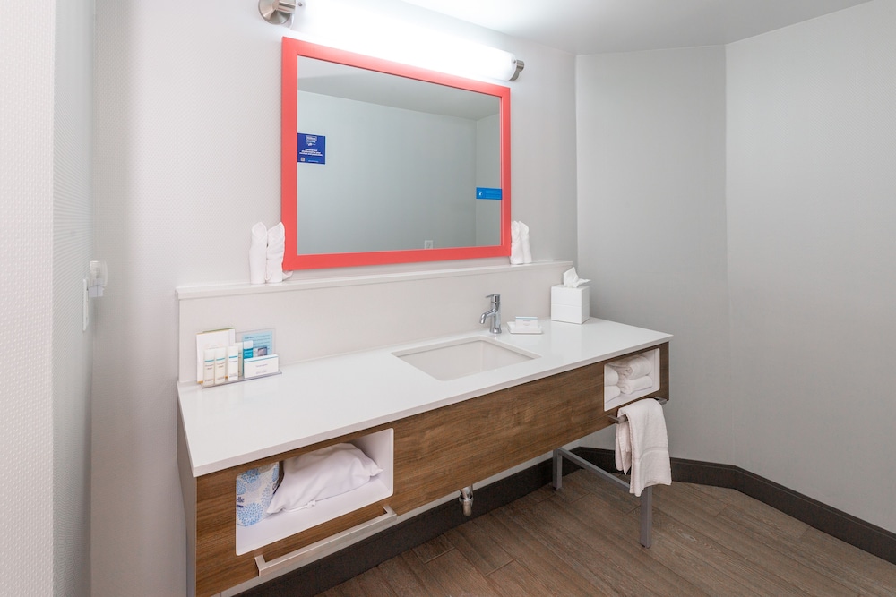 Hampton Inn Christiansburg Blacksburg - photo 19