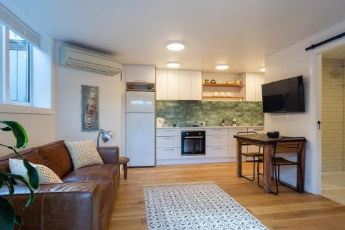 Stunning Self contained Apartment — 4-Star Luxury Hotel in Auckland, New Zealand