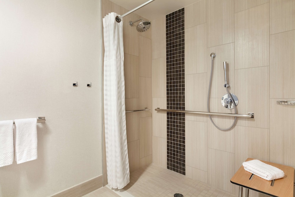 Embassy Suites by Hilton Monterey Bay Seaside - photo 46
