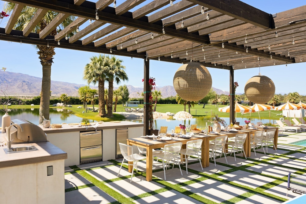 Buena Vista by Avantstay Massive Outdoor Oasis w Pool Spa & Firepit - photo 44