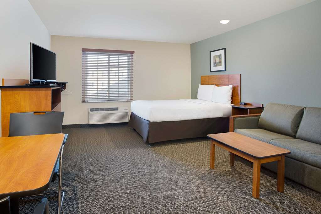 WoodSpring Suites Columbus North I 270 - photo 8