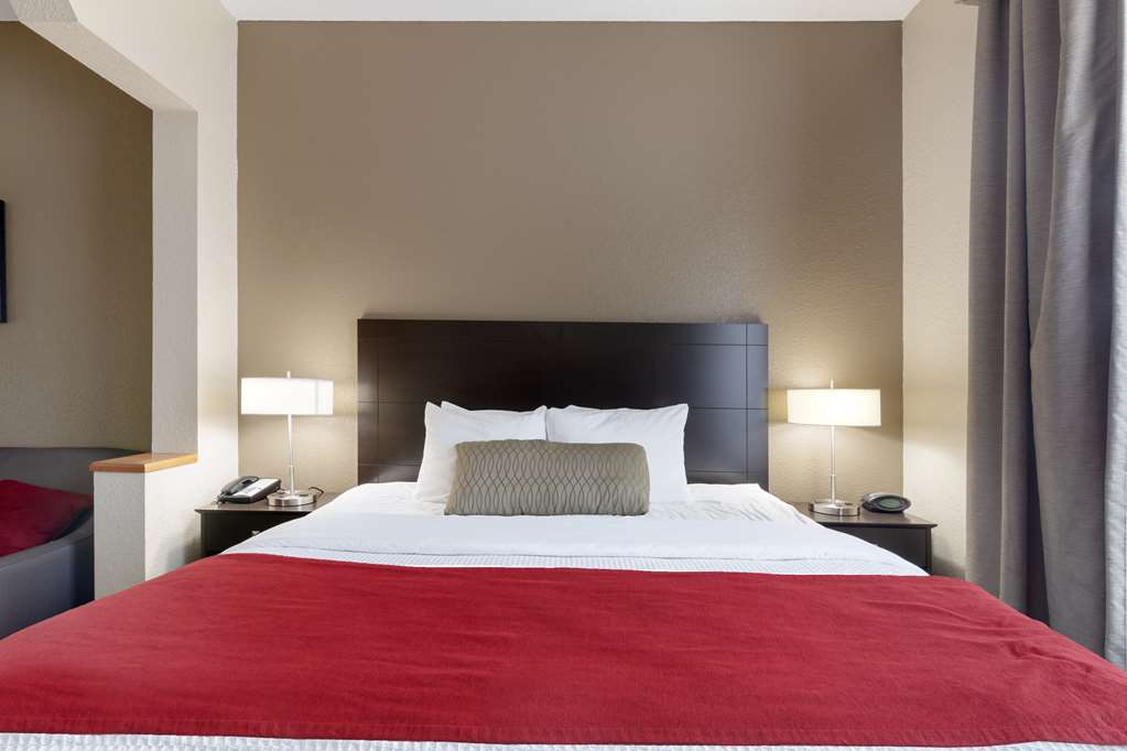 Best Western Plus Bradbury Inn & Suites - photo 16