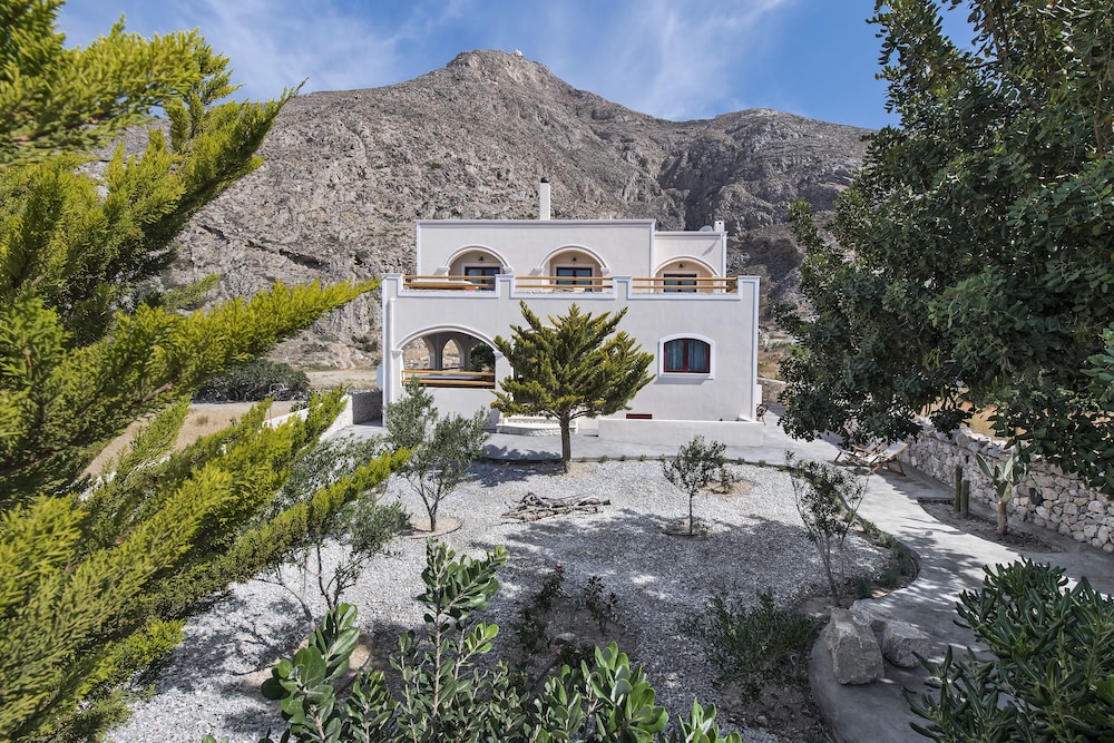 Summer House Collection — 4-Star Luxury Hotel in Emporeio, Greece