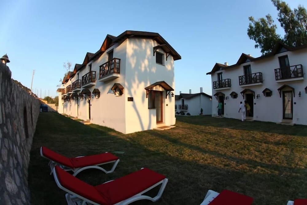 Karaburun Mimoza Apart Hotel in Karaburun, Turkey