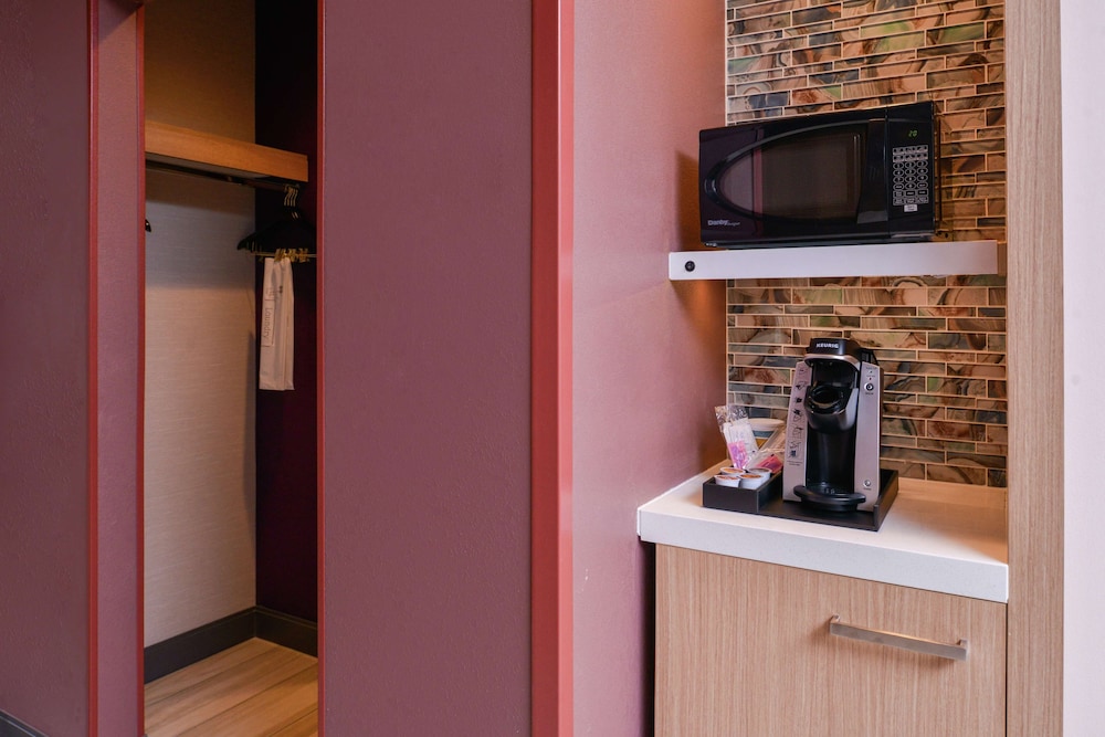 Hilton Garden Inn Kansas City Airport - photo 15