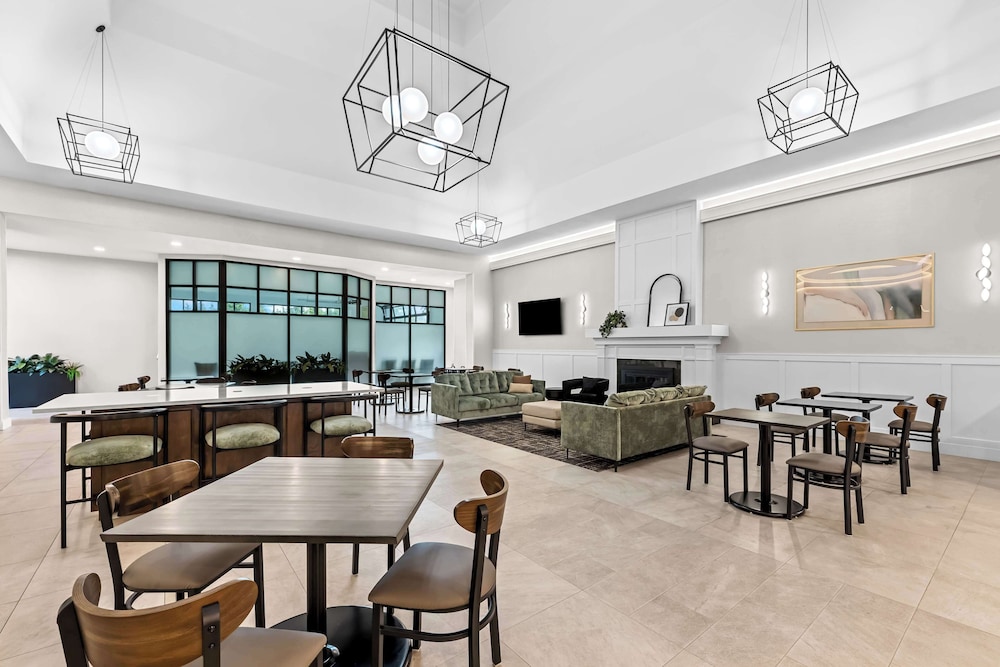 Best Western Plus Puyallup Hotel - photo 3