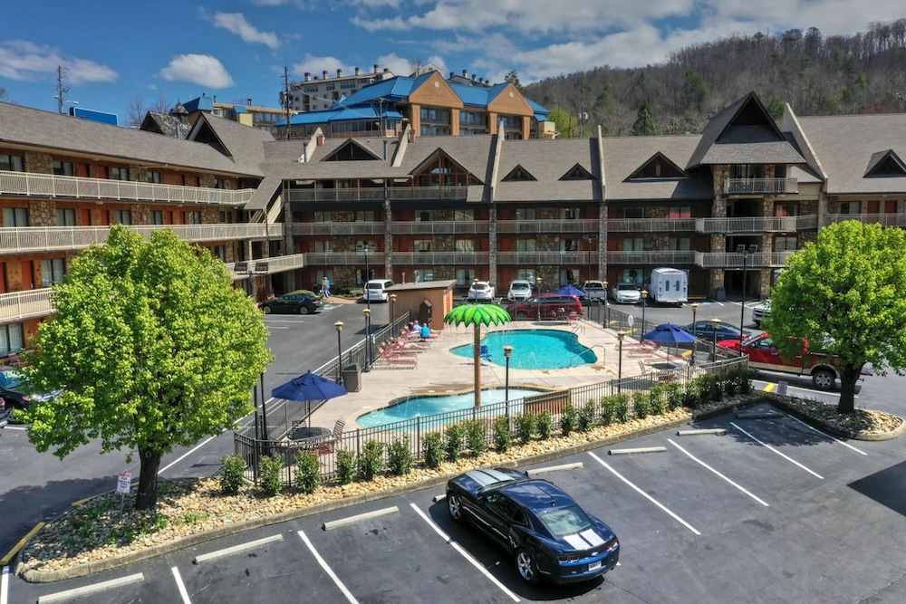 Crossroads Inn & Suites - photo 81