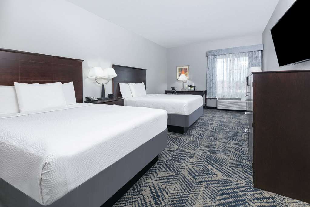 La Quinta Inn & Suites by Wyndham Tulsa Airpt Expo Square - photo 38