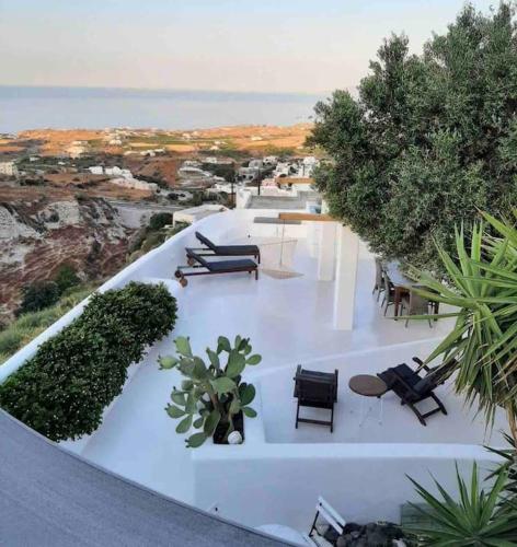 Ammos Villa Santorini — 4-Star Luxury Hotel in Fira, Greece