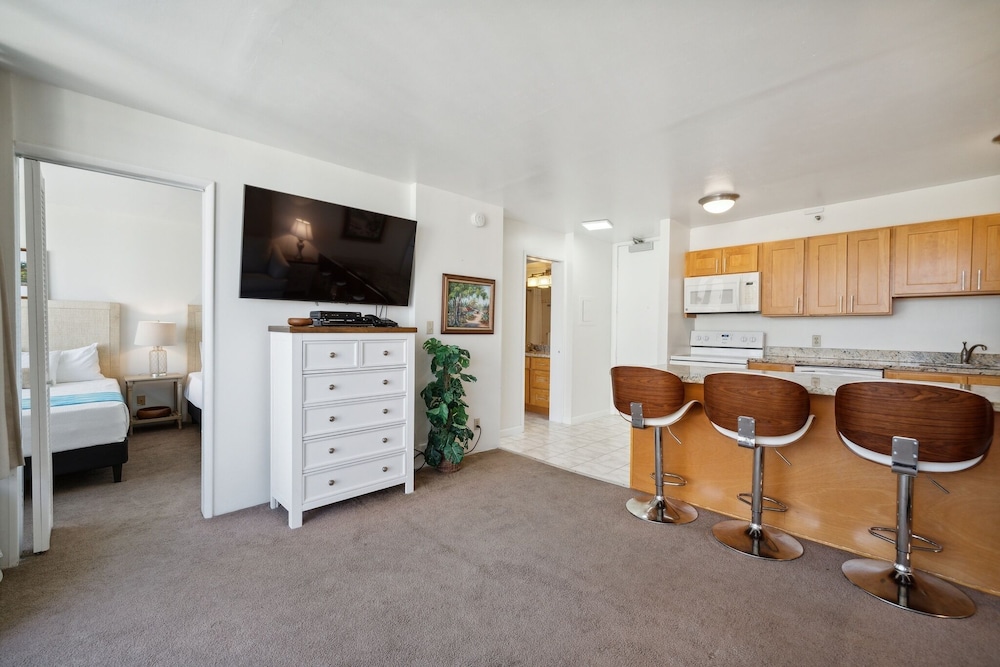 Tower 1 Suite 3007 Qqs - photo 8