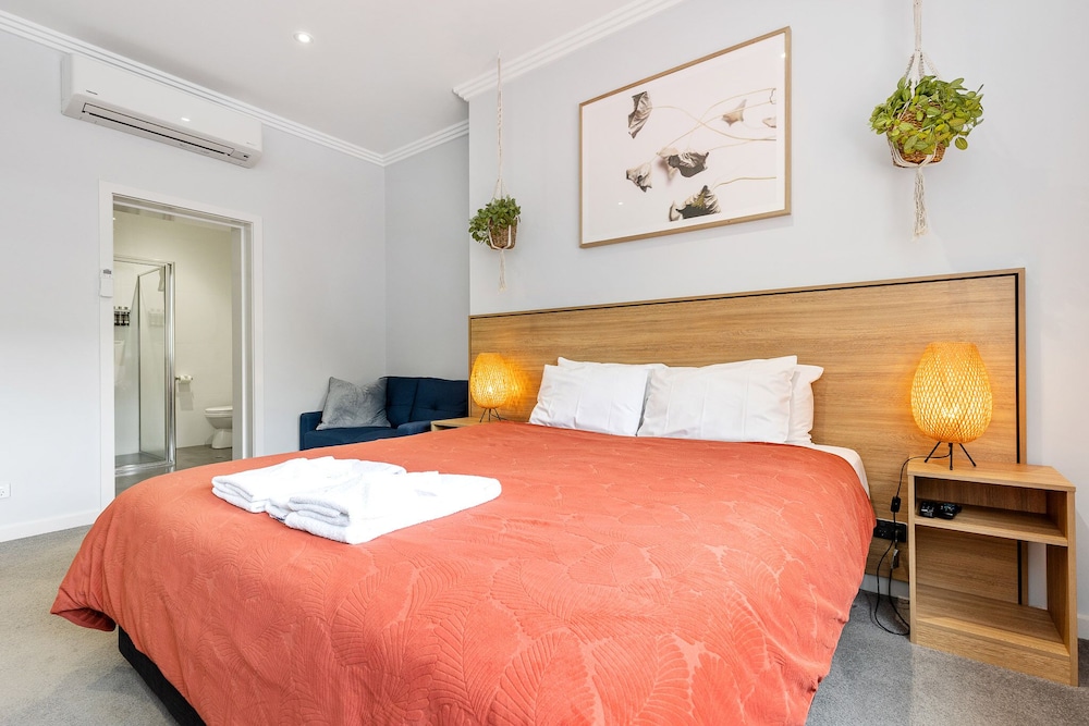 Civic Apartments — 4-Star Luxury Hotel in Wagga Wagga, Australia