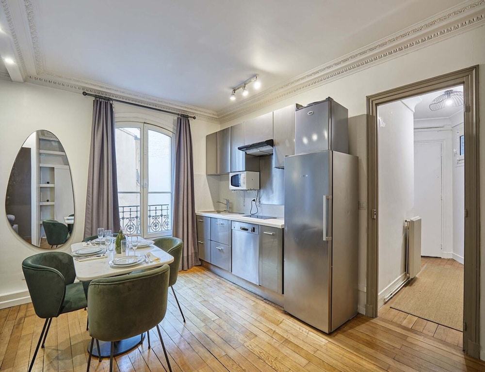 Charming Apartment Center of Paris by Studio Prestige — 4-Star Luxury Hotel in Paris, France