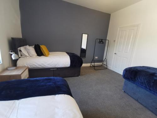 Comfy and Cozy 3 Bed house free parking & Wifi — 4-Star Luxury Hotel in Birkenhead, United Kingdom